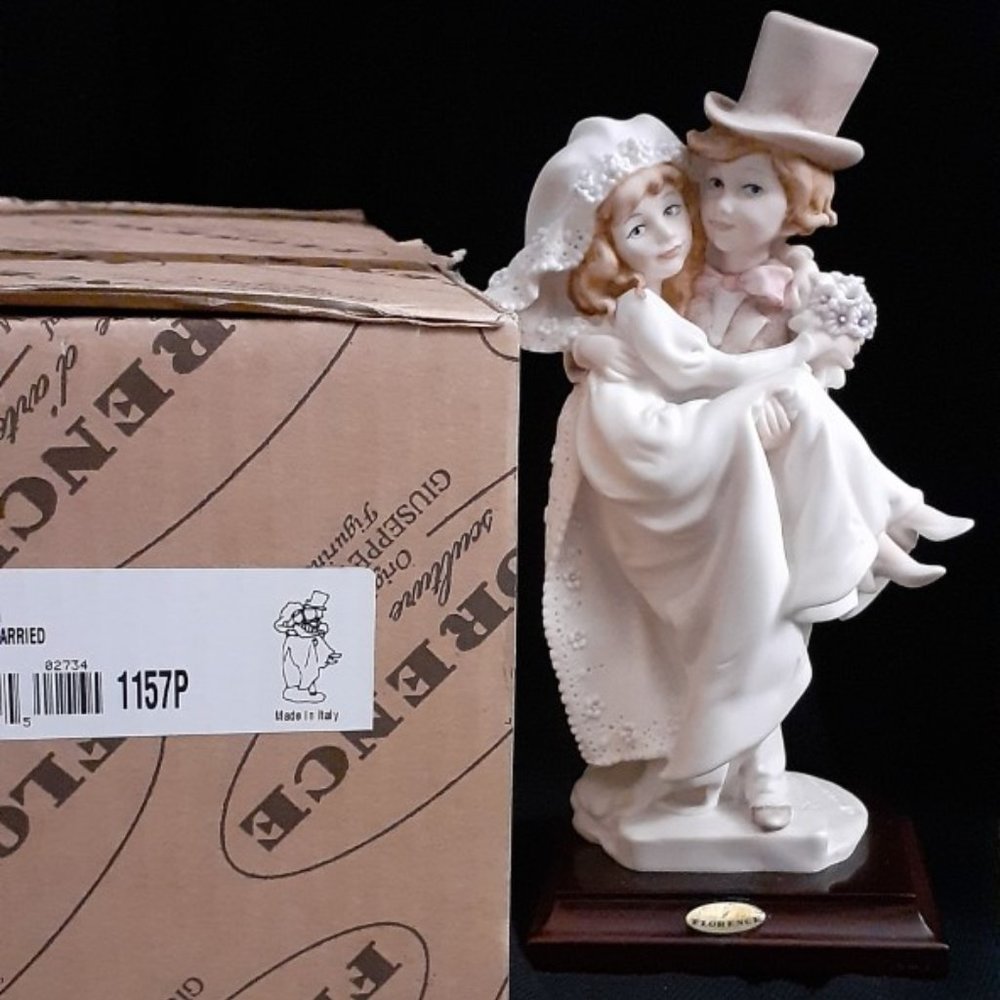 Giuseppe Armani "Just Married" Vintage Home/Office Collectible Decor Sculpture